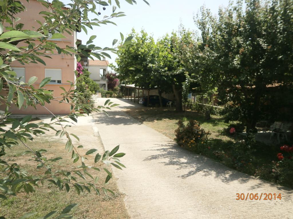 Ioannis Avrades Apartments Agiakampos  Exteriör bild
