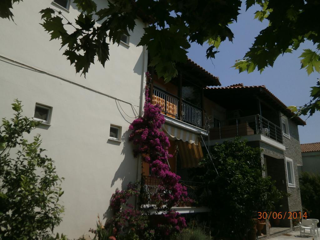 Ioannis Avrades Apartments Agiakampos  Exteriör bild