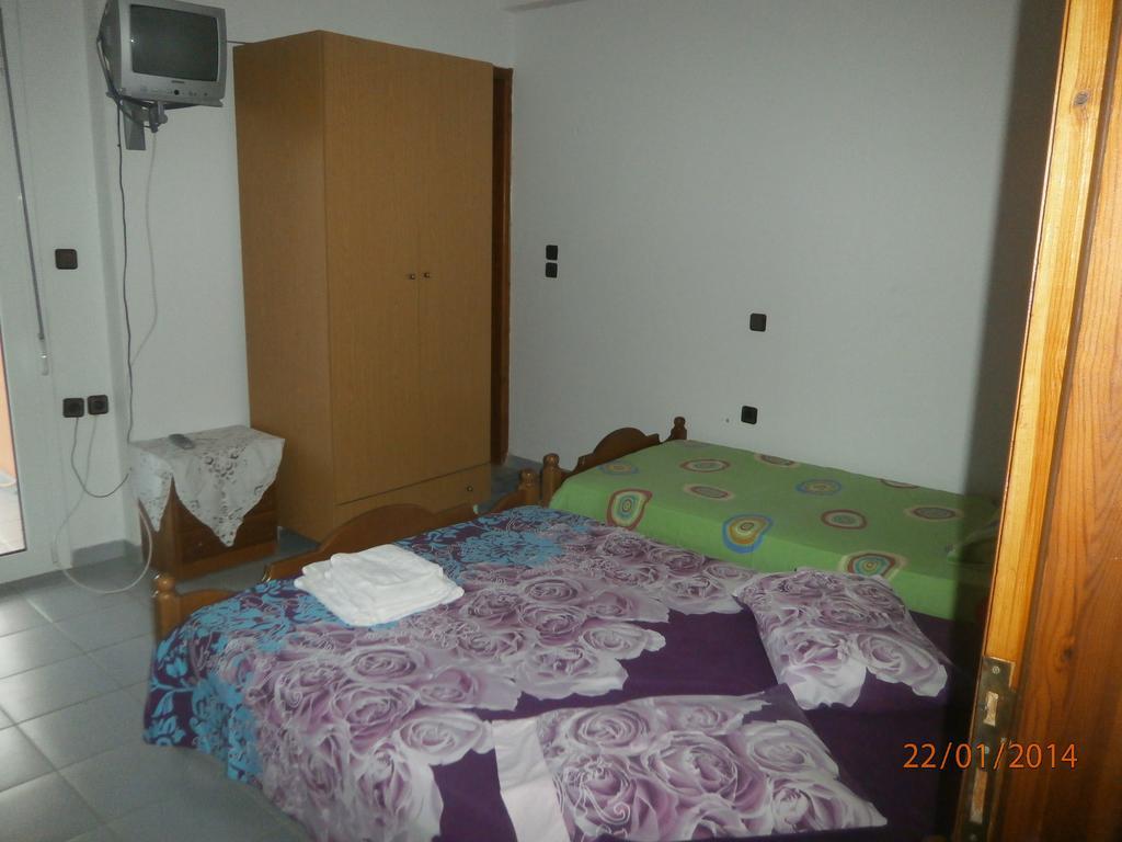 Ioannis Avrades Apartments Agiakampos  Rum bild
