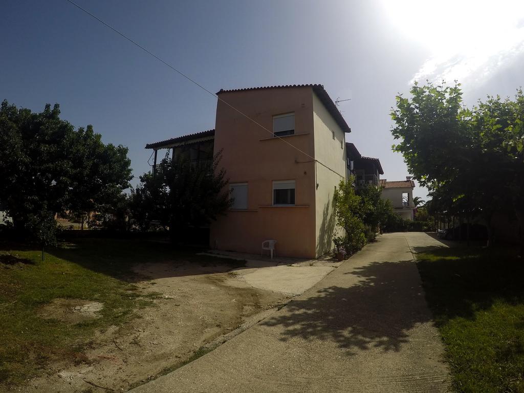 Ioannis Avrades Apartments Agiakampos  Exteriör bild