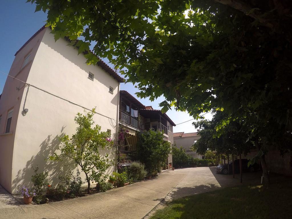 Ioannis Avrades Apartments Agiakampos  Exteriör bild